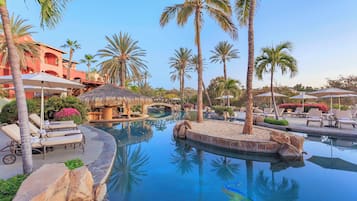 5 من حمّامات السباحة الخارجية، كبائن (بتكلفة إضافية)