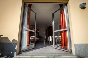 Zimmer, 1 Schlafzimmer, barrierefrei, Terrasse | Unterkunftsgelände
