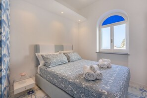 1 chambre, bureau, draps fournis