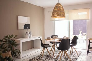 Casa, 4 habitaciones | Restaurantes