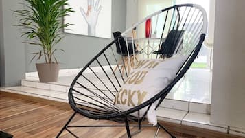 House, 4 Bedrooms | Living area