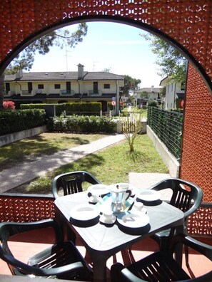 Ferienhaus, 3 Schlafzimmer, Terrasse | Speisen