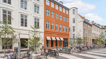 Apartment, 3 Bedrooms, Terrace, City View | Property entrance