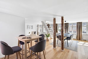 Lejlighed - 3 soveværelser - terrasse - byudsigt | Spiseområde
