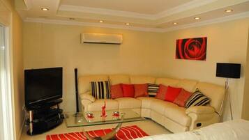 Room, 2 Bedrooms, Smoking, Balcony | Interior