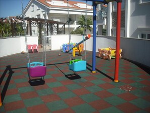 Habitación, 2 habitaciones, fumadores, balcón | Zona infantil