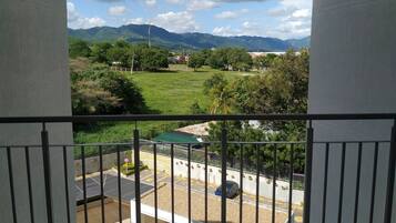 Apartment, 3 Bedrooms, Balcony, City View | Kawasan hartanah