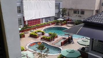 Room, 1 Bedroom, Accessible, Smoking | Kolam renang | Kolam renang tertutup