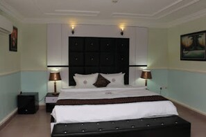 Room, 1 Bedroom, Accessible, Smoking | 2 bedrooms