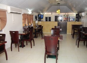 Dining - Room-auris Court - Guest Room (Abuja)