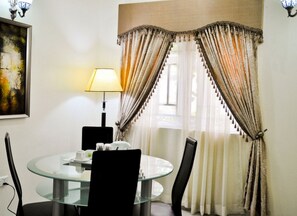 Dining - Room-auris Court - Guest Room (Abuja)