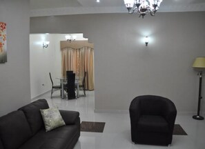 Rom, 1 soverom, tilgjengelighetstilpasset, røyk | Oppholdsområde | TV