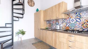 House, 3 Bedrooms, Smoking | Private kitchen