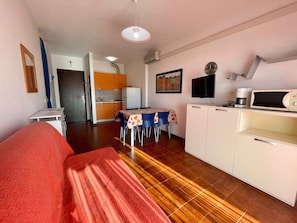 Appartement, 1 chambre, balcon, vue ville | Salle de séjour