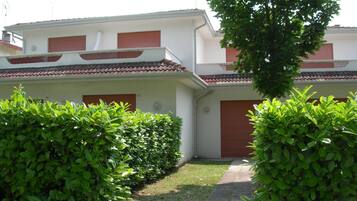 Villa, 2 Bedrooms, Balcony, Garden View | Exterior
