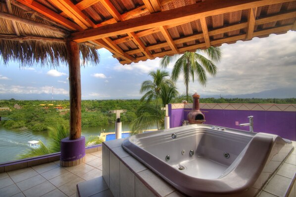 Condo, 3 habitaciones, con acceso para personas discapacitadas | Terraza o patio