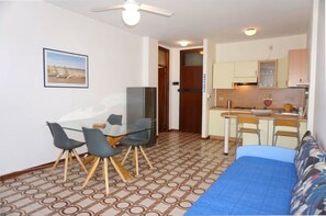 Apartment, 1 Bedroom, Balcony | Interior
