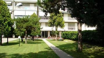 Apartment, 1 Bedroom, Balcony, Pool View | Exterior