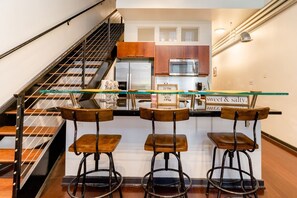 Loft, 2 Bedrooms, Balcony, City View | Interior