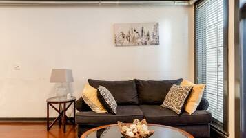 Loft, 2 Bedrooms, Balcony, City View | Interior