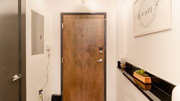 Loft, 2 Bedrooms, Balcony, City View | Interior