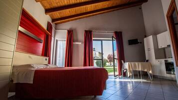 Zimmer, 1 Schlafzimmer, barrierefrei, Terrasse | 1 Schlafzimmer, WLAN