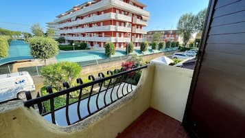 Villa, 2 Bedrooms, Balcony, Garden View | Property grounds