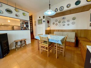 Villa, 2 Bedrooms, Balcony, Garden View | Dining room - Terraced House With Garden (Caorle)