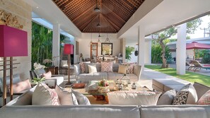 Casa Brio | 5 bedrooms, in-room safe, individually decorated, individually furnished - Casa Brio (Seminyak)
