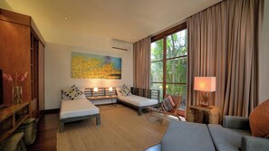 5 bedrooms, in-room safe, individually decorated, individually furnished - Casa Brio (Seminyak)