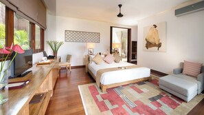 5 bedrooms, in-room safe, individually decorated, individually furnished - Casa Brio (Seminyak)