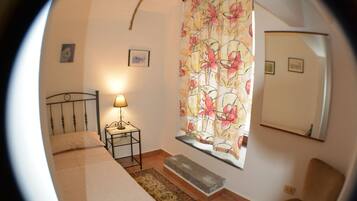 3 chambres, fer et planche à repasser, Wi-Fi gratuit, draps fournis