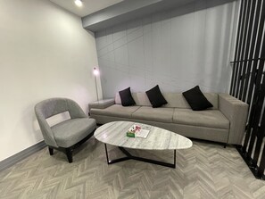 Superior Apartment, 1 King Bed, Kitchen | Living area