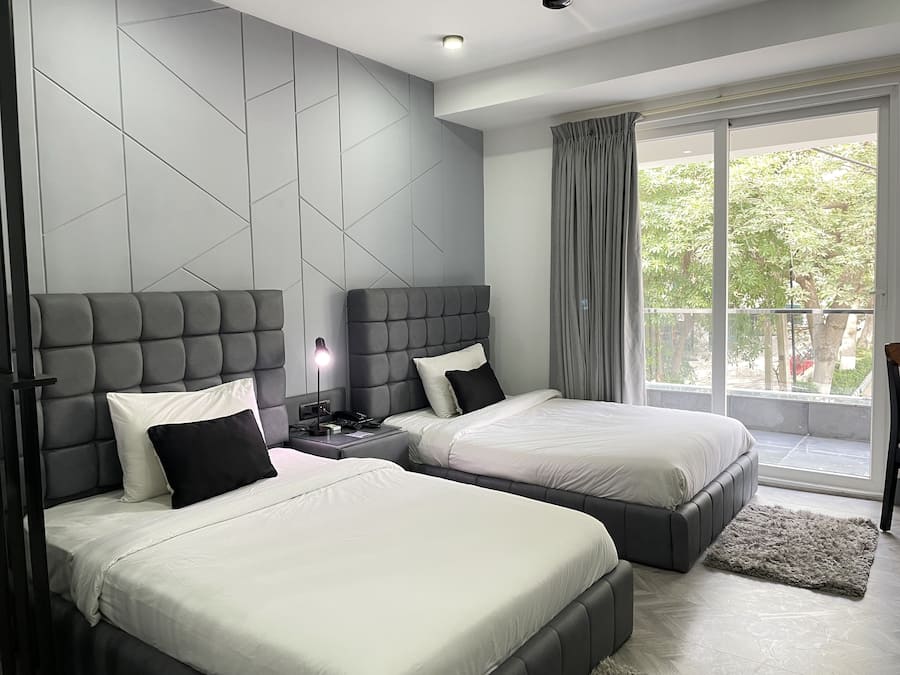 Family Apartment, 2 Single Beds, Kitchen | Private kitchen | Mini-fridge, microwave, stovetop, electric kettle