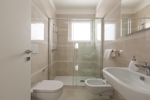 Traditional-Studio | Badezimmer | Dusche