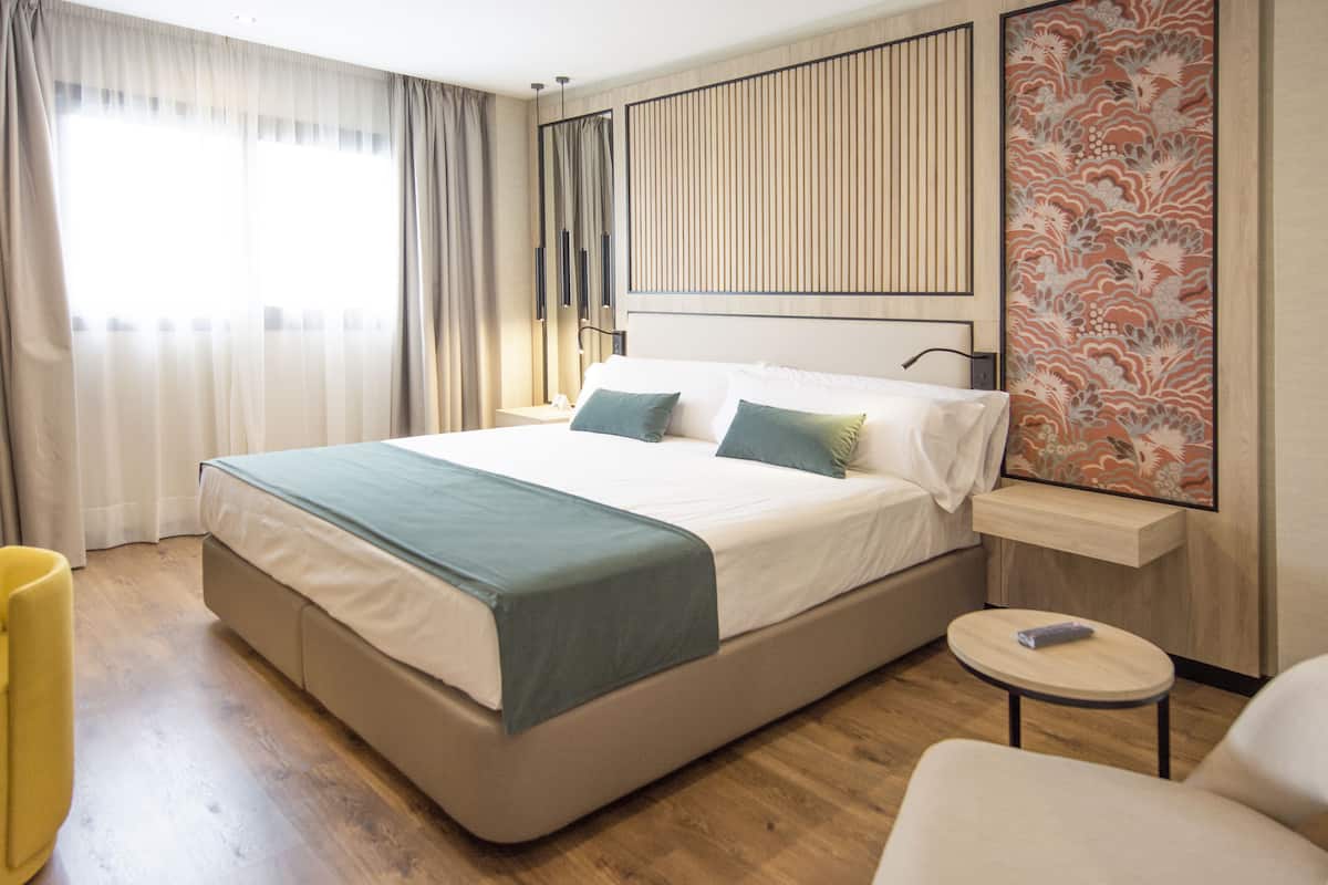 1 Schlafzimmer, Minibar, Zimmersafe, Schreibtisch
