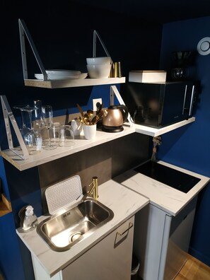 Fridge, microwave, oven, stovetop - Suite de Luxe Avec Balnéo 50 Nuances au Coeur du Centre Ville de Caen (Caen)