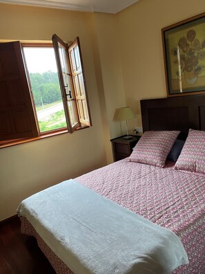 5 chambres, fer et planche Ă repasser, Wi-Fi gratuit, draps fournis
