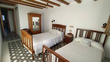 5 slaapkamers, reisbedje, gratis wifi, beddengoed