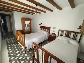 5 bedrooms, travel cot, free WiFi, bed sheets - Casa Bécquer Rural Lodging (Noviercas)