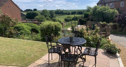Vale of Belvoir Idilic Country Village Retreat