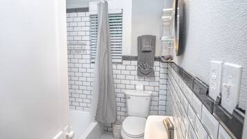 Apartment (1 Bedroom) | Bilik Mandi