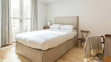 Apartment (3 Bedrooms) | 3 bedrooms, laptop workspace, iron/ironing board