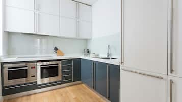 Departamento (3 Bedrooms) | Cocina privada | Refrigerador, microondas, horno y parrilla de estufa