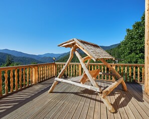 Chalet panorámico, vista a la montaña, junto a la montaña | Terraza o patio