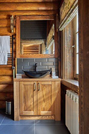 Chalet Panoramique, vue montagne, côté montagne | Salle de bain | Chaussons