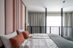 Deluxe Room | Desk, laptop workspace, iron/ironing board, free WiFi - RentPlanet - Apartamenty Gwarna (Wroclaw)