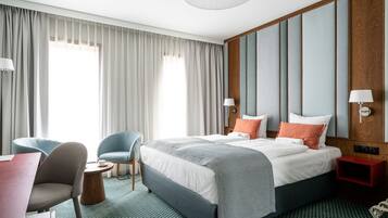 Escritorio y espacio para trabajar con laptop