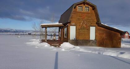 Intimate Mountain Cottage in Teton Valley