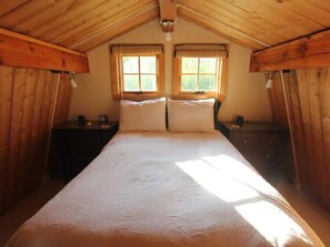 1 bedroom, desk, free WiFi, bed sheets